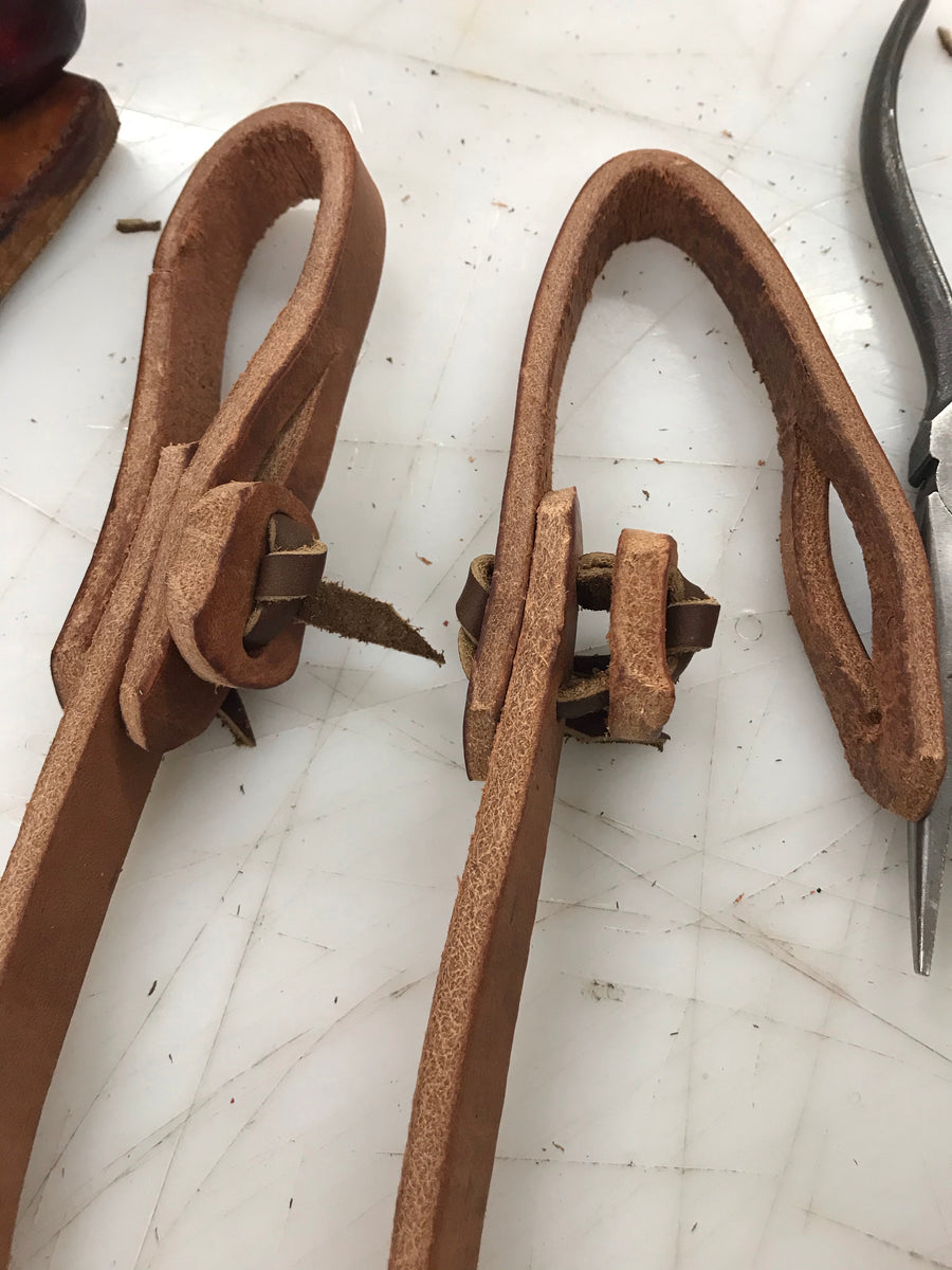 Têtière Cuir Showman Huilé – Avec Joint Torique Et Rênes Slobber