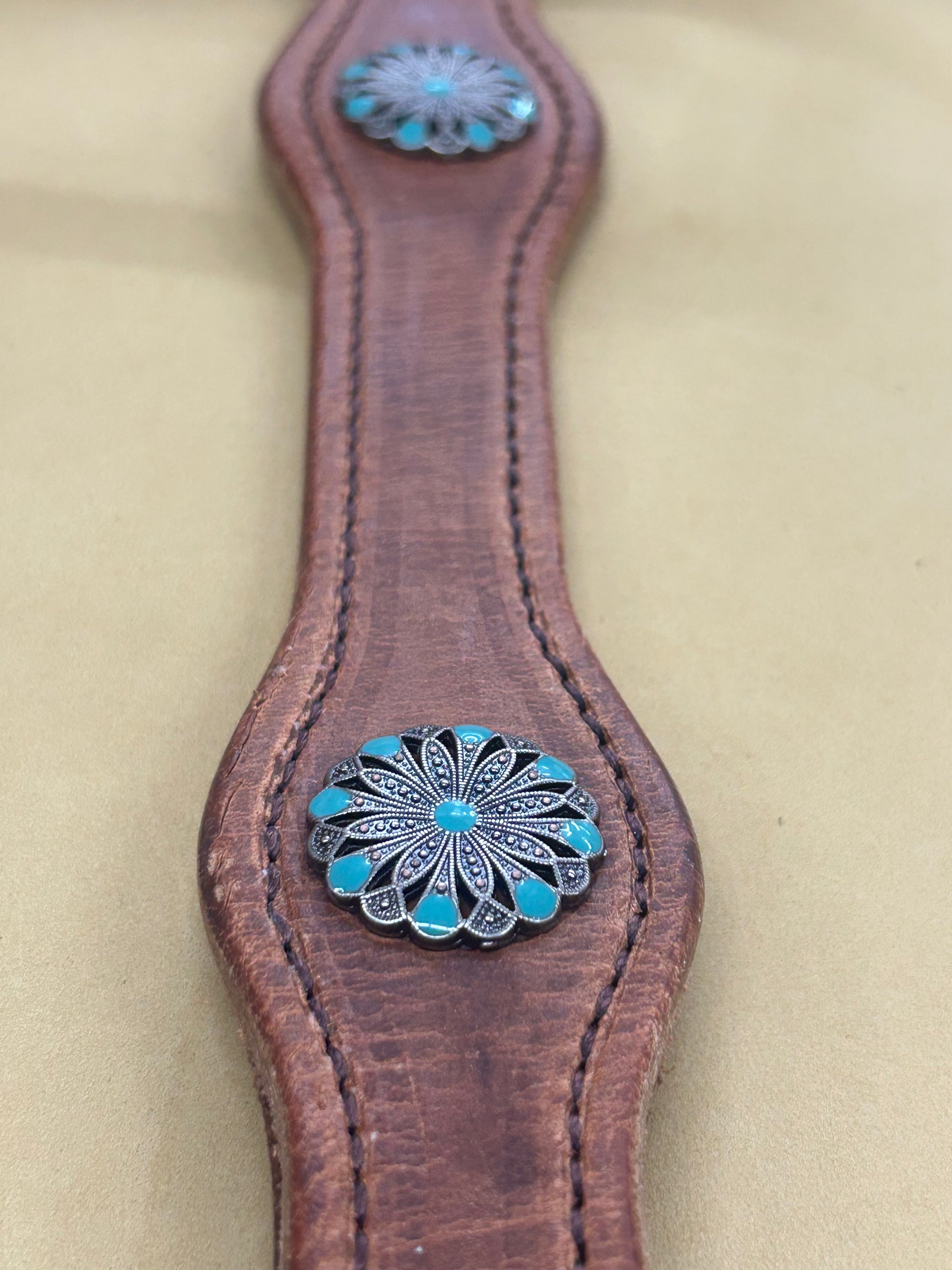Ensemble De Harnachement (tack Set) Pour Cheval Moyen Avec Conchos Turquoise - Bride, Col Poitrine, Rênes - Neuf