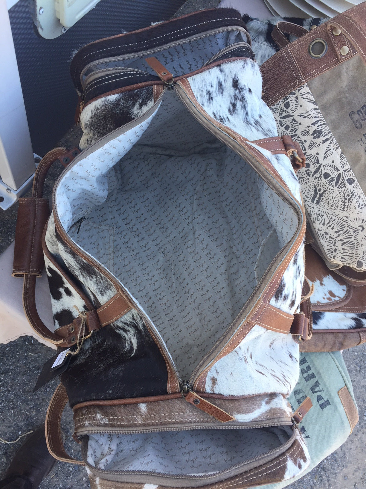 Cowhide duffle 2025 bag wholesale