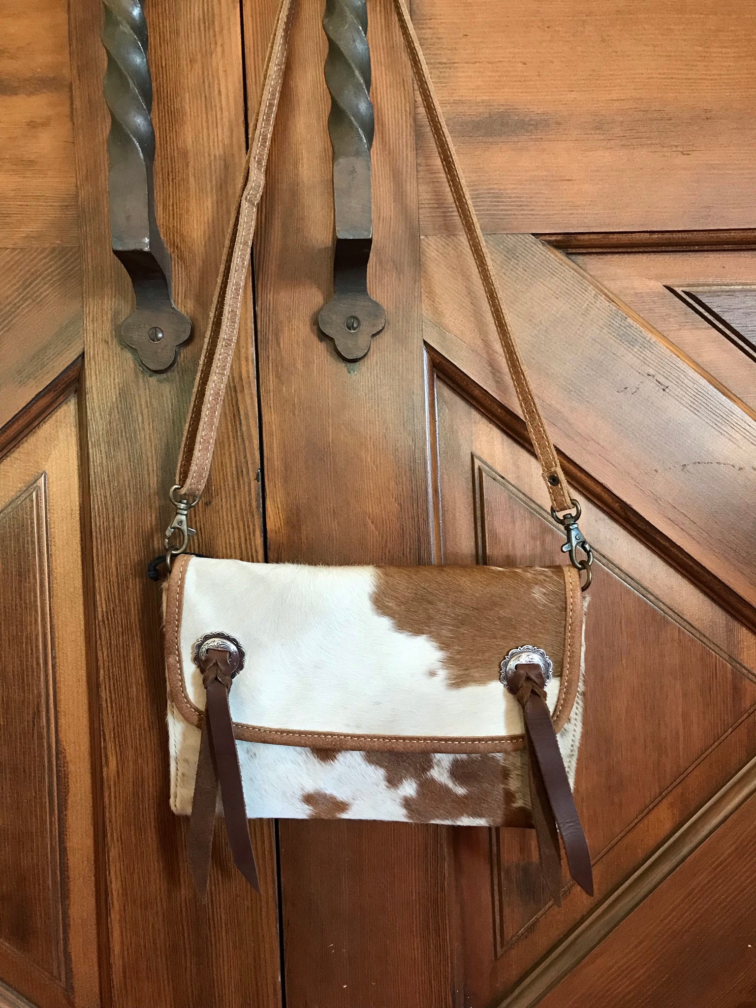 Leather And Cowhide Shoulder Bags | TRAVELTELI
