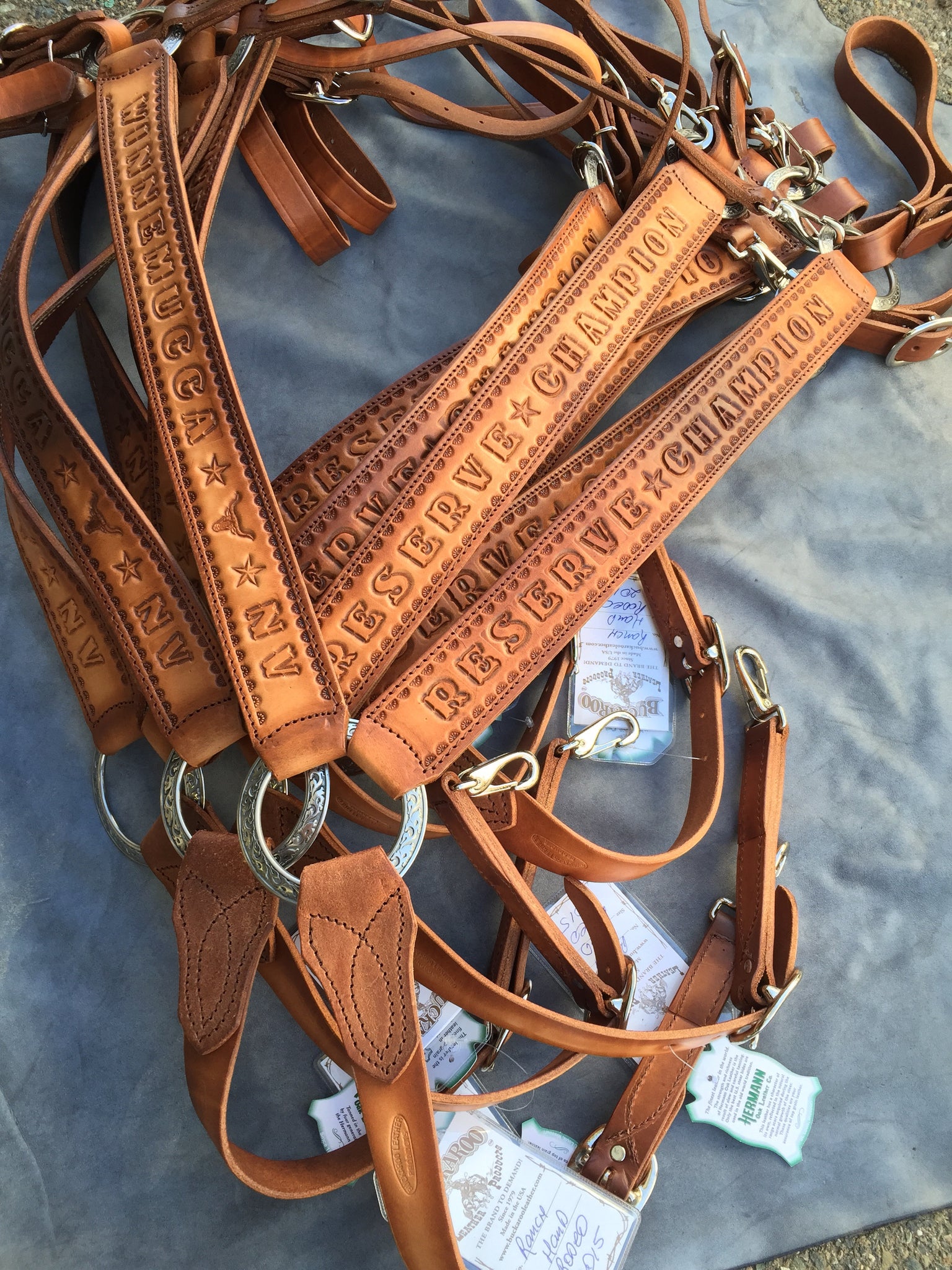 Etui en cuir véritable crazy horse antichute avec support marron foncé Etui en cuir véritable crazy horse antichute avec support marron foncé