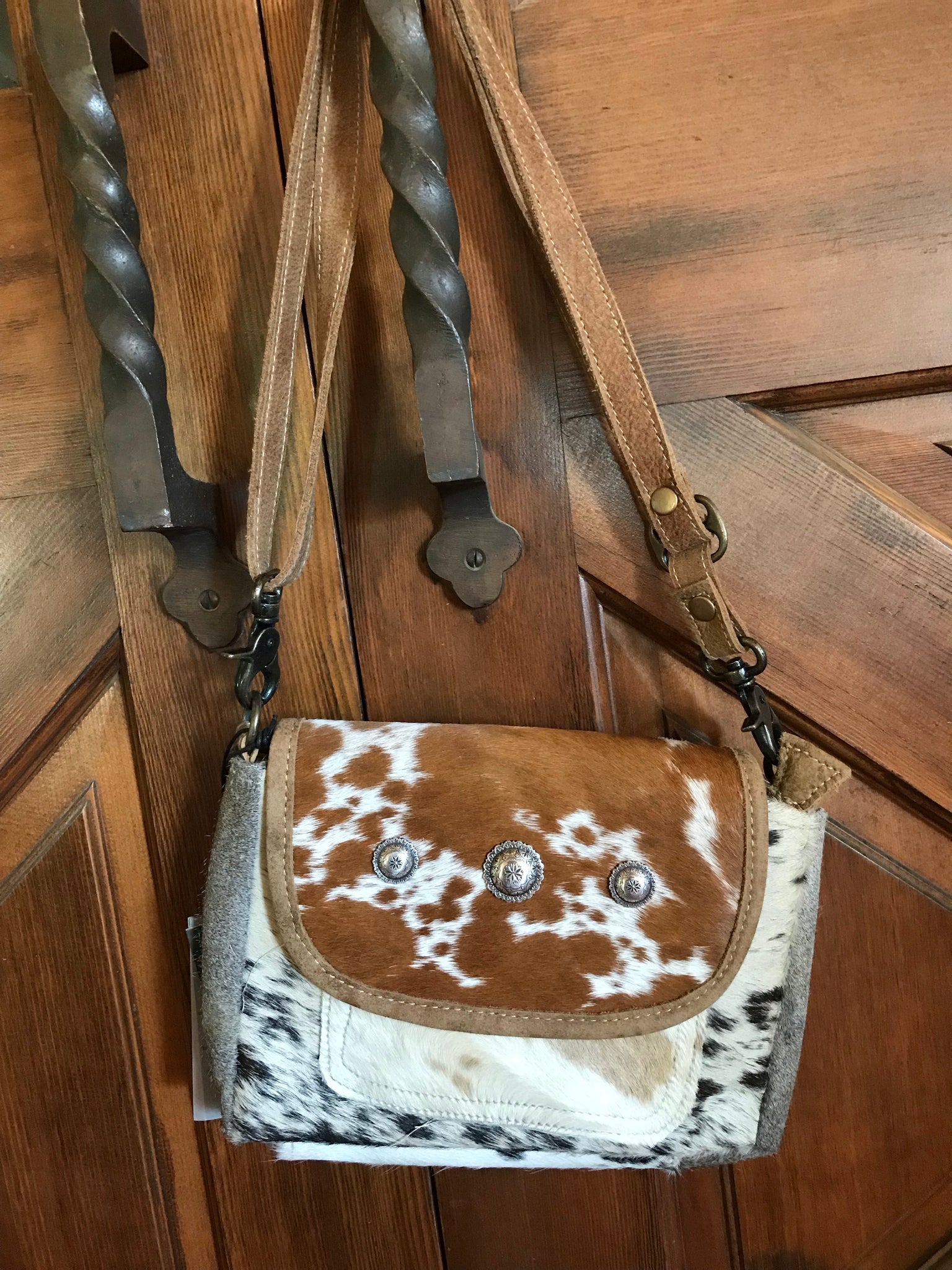 Vintage Rustic Medium Size 1960s Tooled Leather Painted Flowers Saddle Bag  Purse Groovy Boho Hippie - Etsy | Saddle bag purse, Purses and bags, Bags